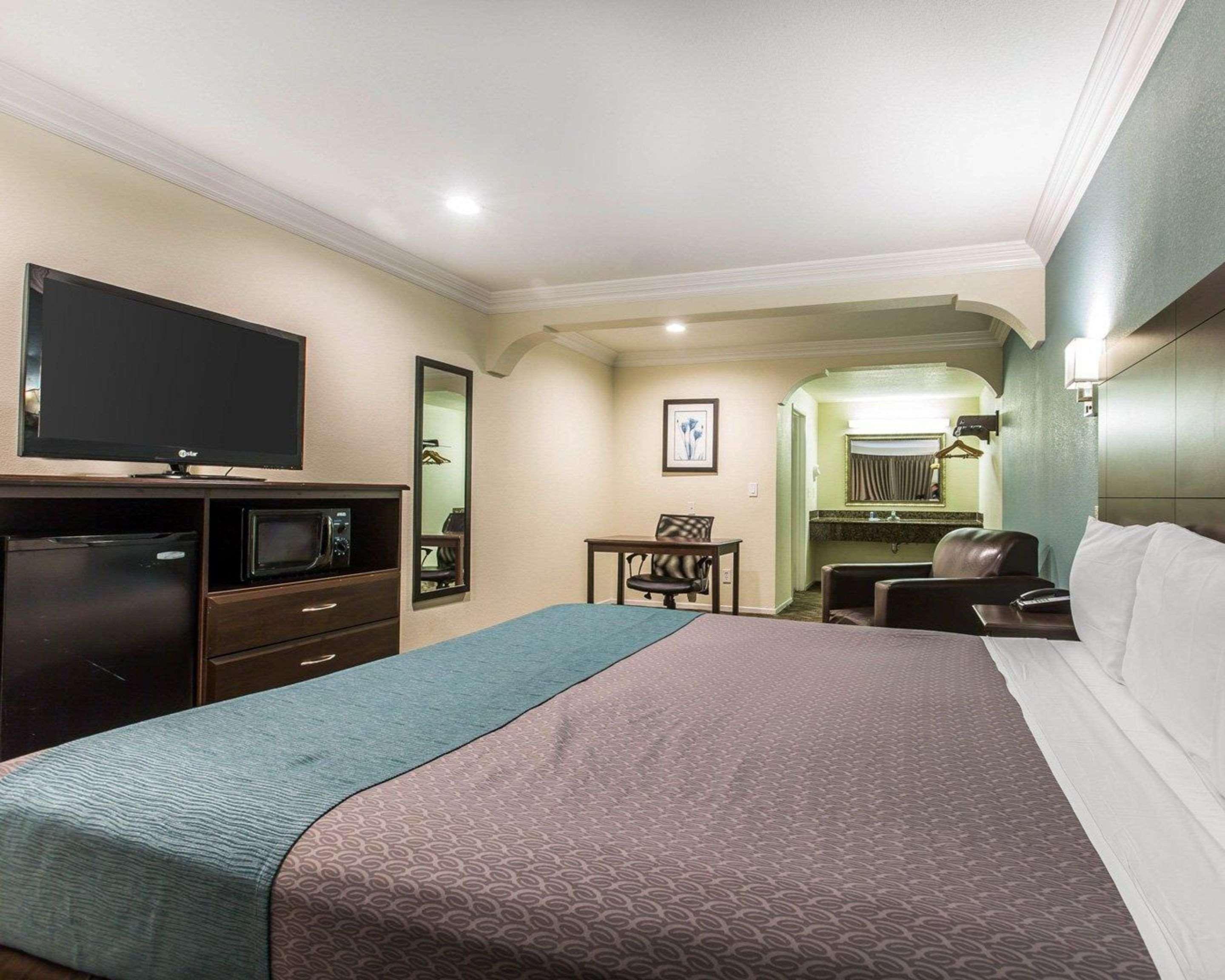 Rodeway Inn & Suites Inglewood Buitenkant foto