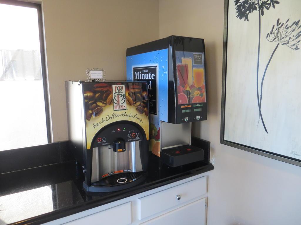 Rodeway Inn & Suites Inglewood Buitenkant foto